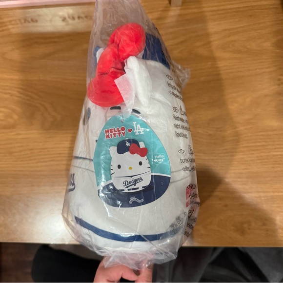 Hello Kitty Dodgers Plush - Picture 3 of 5